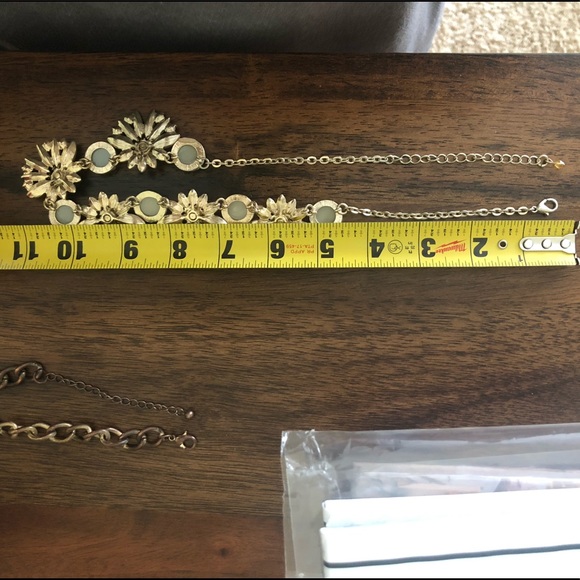 Floral statement necklace - Picture 3 of 3